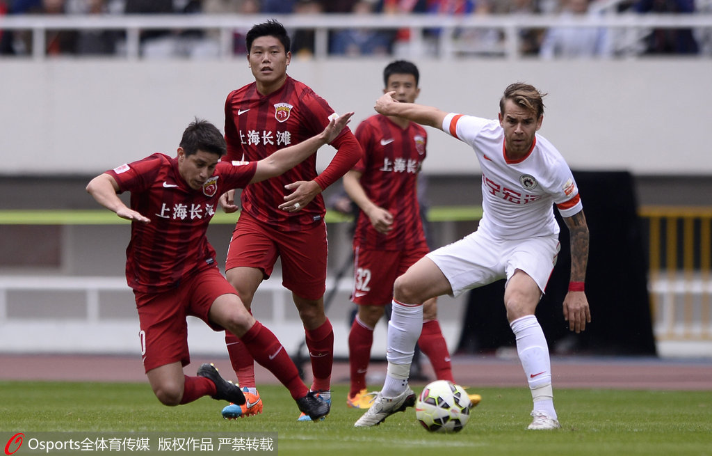 上港主场战胜辽足,豪取四连胜 上港主场战胜辽足,豪取四连胜